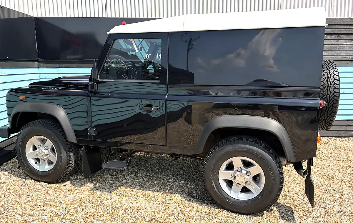 Used 2015 Land Rover Defender 90 Hard Top Santorini Black - Interior and Exterior details 4