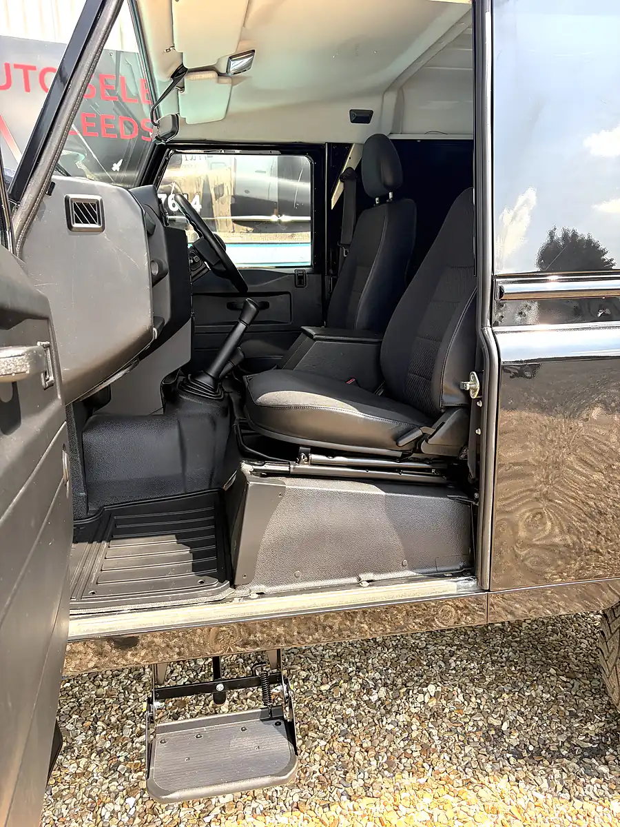 Used 2015 Land Rover Defender 90 Hard Top Santorini Black - Interior and Exterior details 7