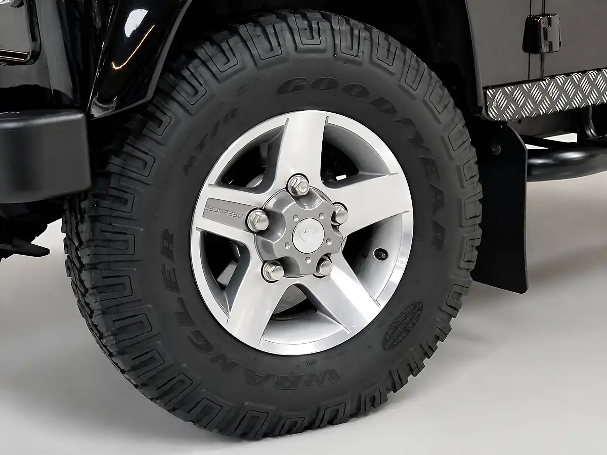 Used 2015 Land Rover Defender 90 Landmark Santorini Black - Interior and Exterior details 13