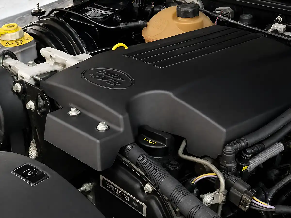 Used 2015 Land Rover Defender 90 Landmark Santorini Black - Interior and Exterior details 17