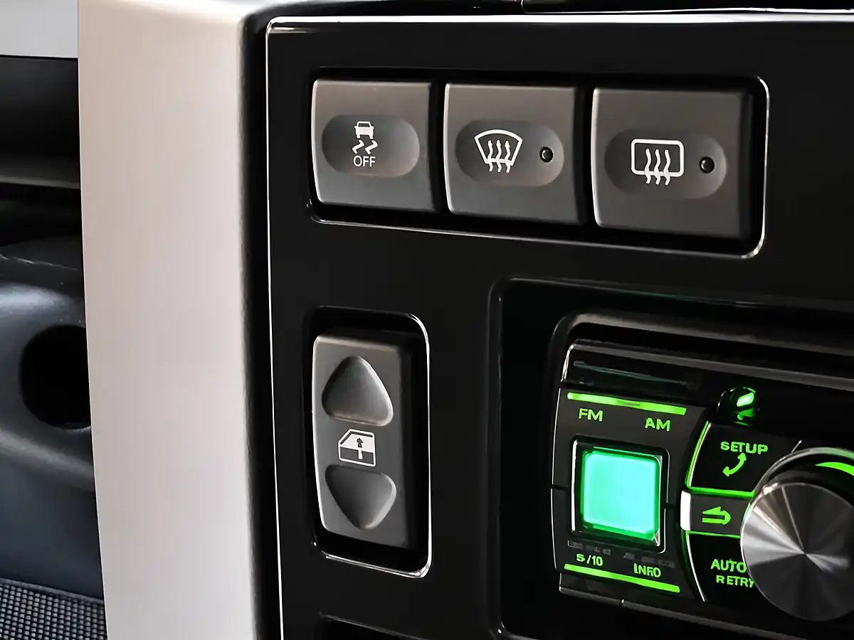 Used 2015 Land Rover Defender 90 Landmark Santorini Black - Interior and Exterior details 19