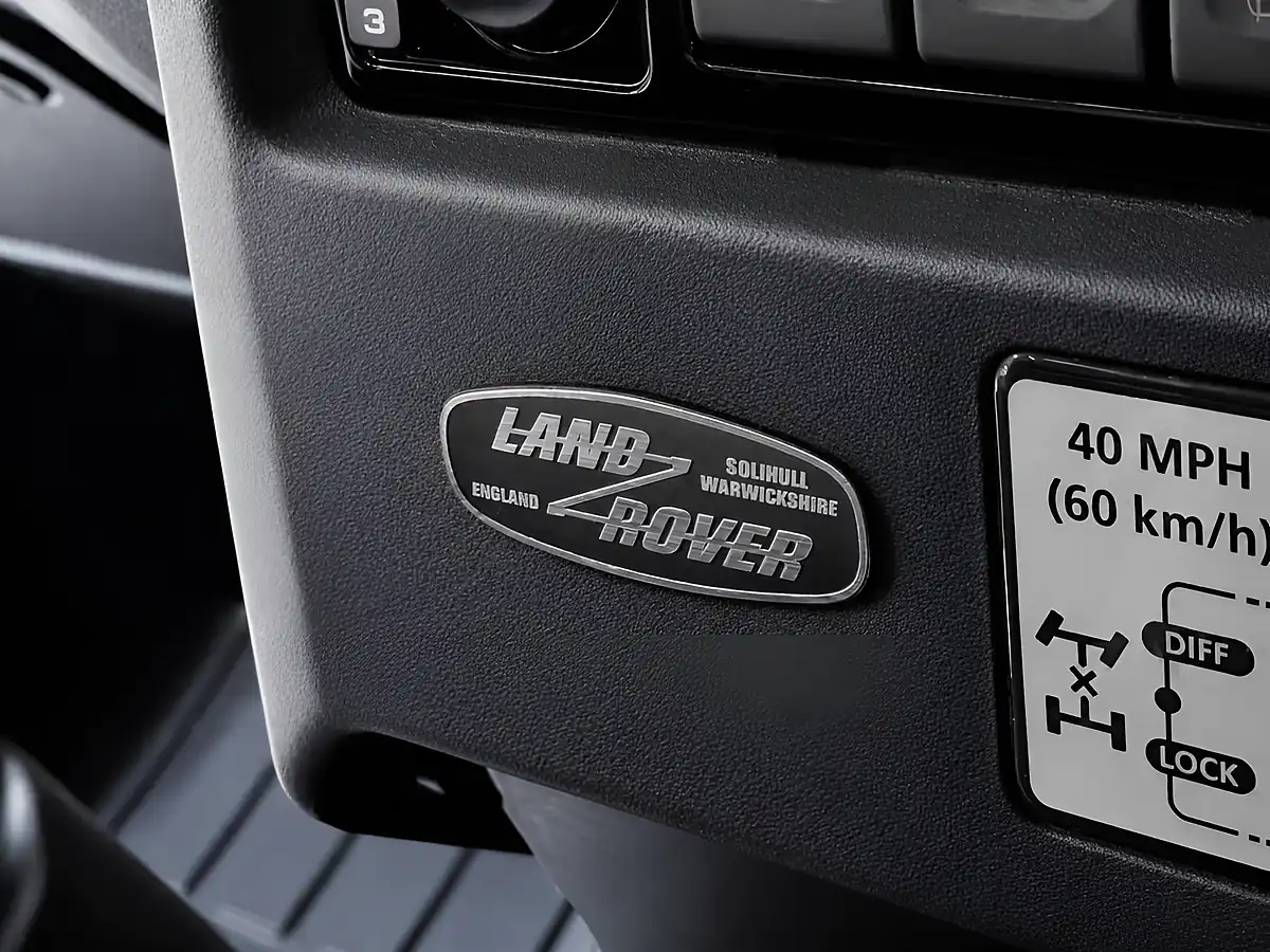 Used 2015 Land Rover Defender 90 Landmark Santorini Black - Interior and Exterior details 4