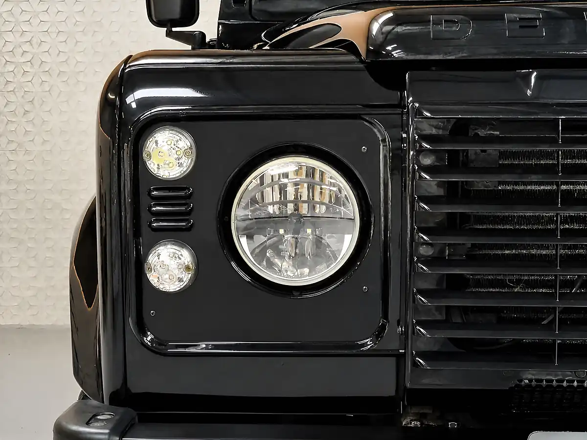 Used 2015 Land Rover Defender 90 Landmark Santorini Black - Interior and Exterior details 7