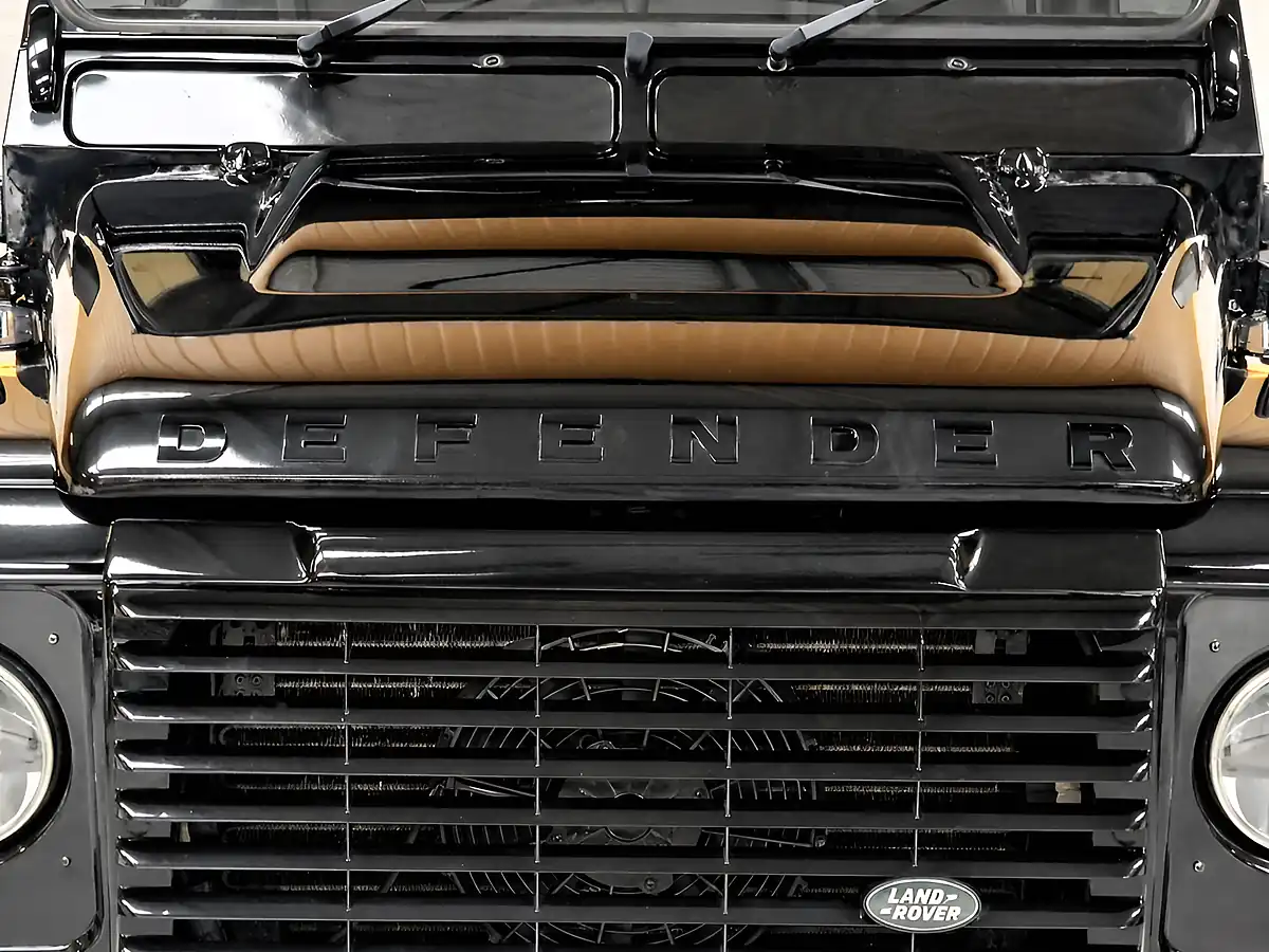 Used 2015 Land Rover Defender 90 Landmark Santorini Black - Interior and Exterior details 8