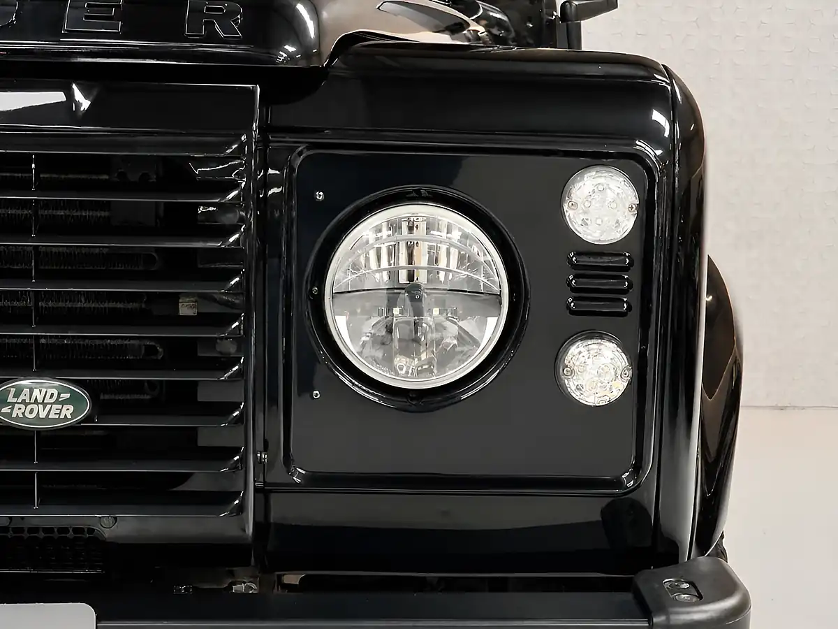 Used 2015 Land Rover Defender 90 Landmark Santorini Black - Interior and Exterior details 9