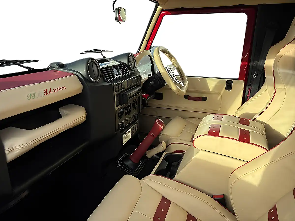 Used 2015 Land Rover Defender 90 Xs Hard Top Red - Interior and Exterior details 11