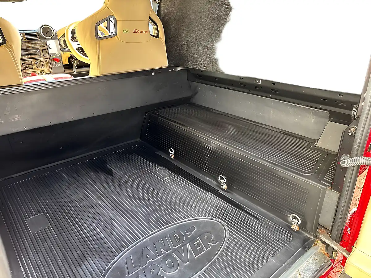 Used 2015 Land Rover Defender 90 Xs Hard Top Red - Interior and Exterior details 20