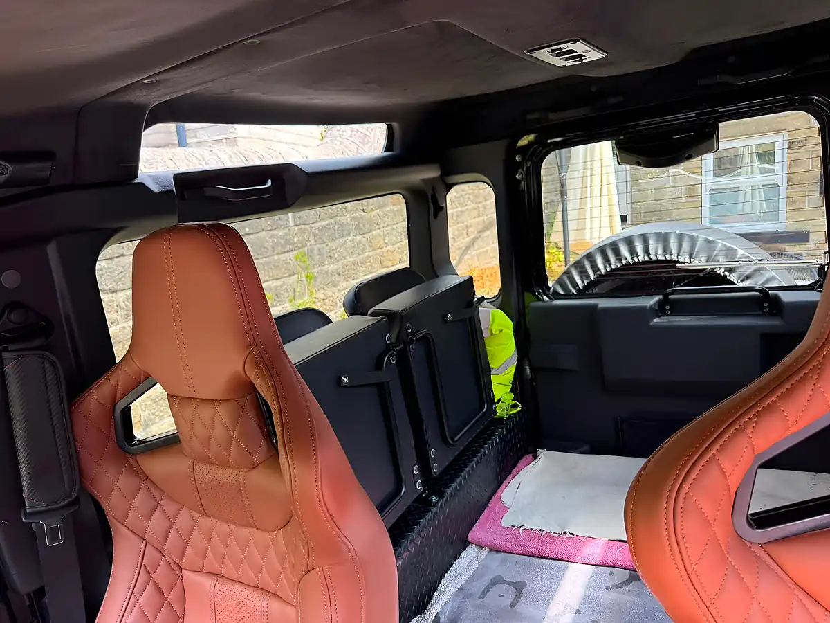 Used 2015 Land Rover Defender 90 Xs Hard Top Santorini Black - Interior and Exterior details 13
