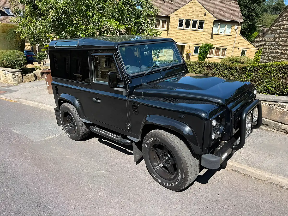 Used 2015 Land Rover Defender 90 Xs Hard Top Santorini Black - Interior and Exterior details 18