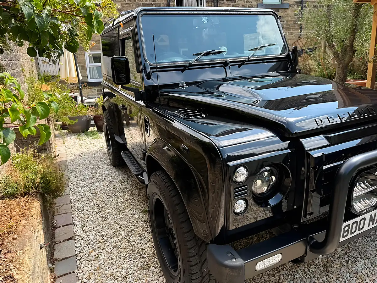 Used 2015 Land Rover Defender 90 Xs Hard Top Santorini Black - Interior and Exterior details 3