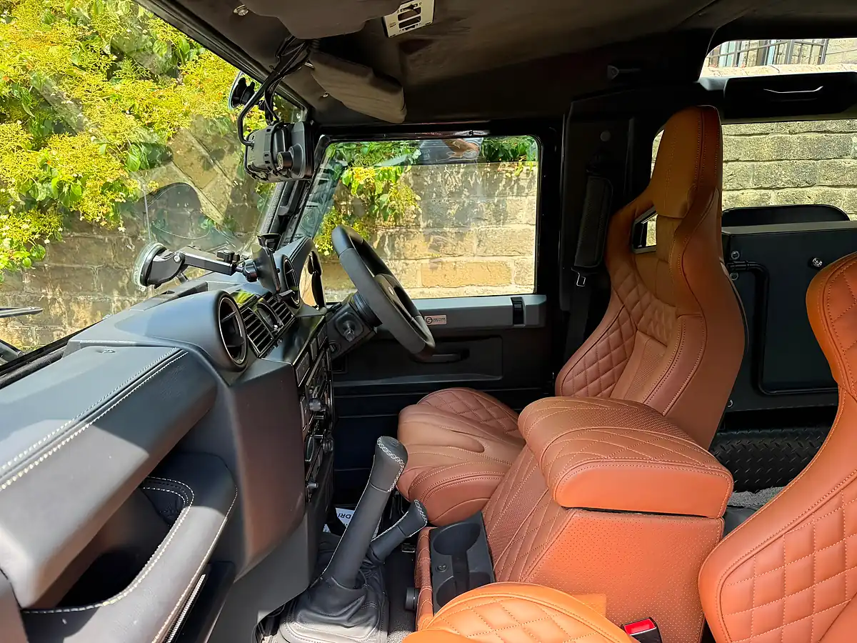 Used 2015 Land Rover Defender 90 Xs Hard Top Santorini Black - Interior and Exterior details 4