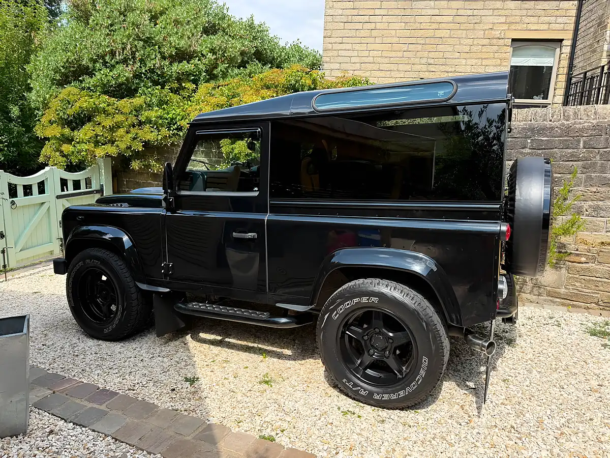 Used 2015 Land Rover Defender 90 Xs Hard Top Santorini Black - Interior and Exterior details 6