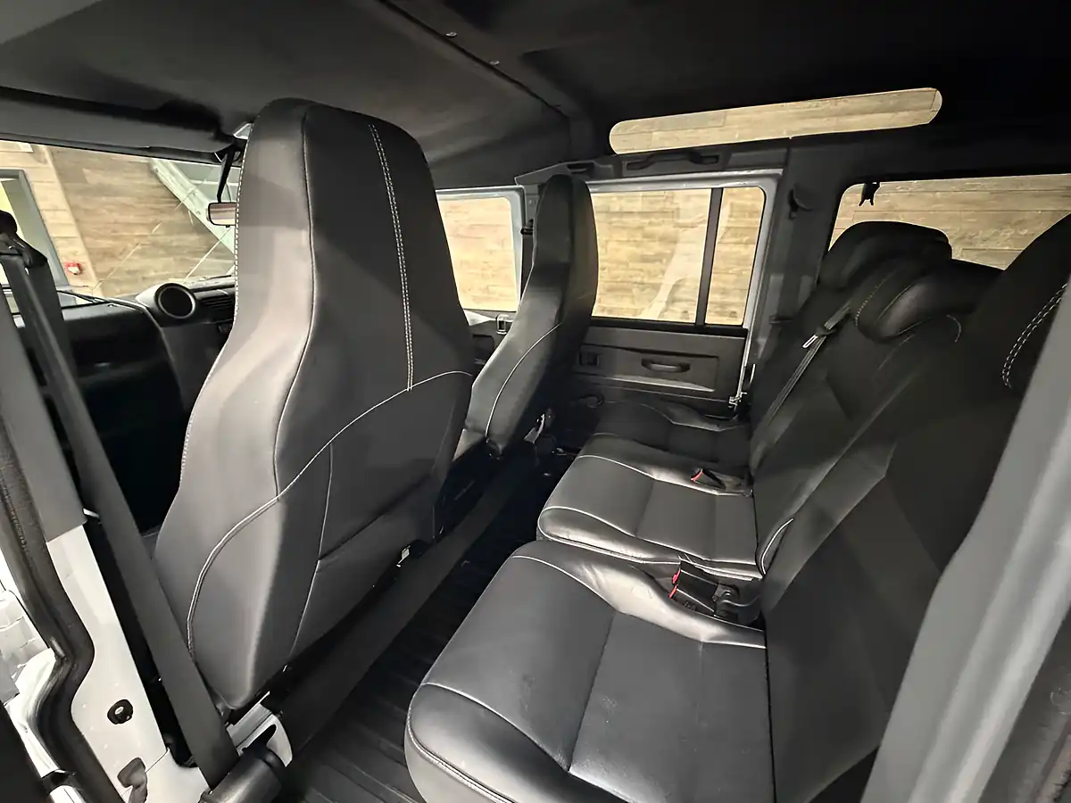 Used 2015 Land Rover Defender Utility Wagon Double Cab White - Interior and Exterior details 11