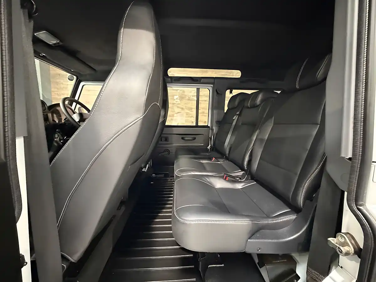 Used 2015 Land Rover Defender Utility Wagon Double Cab White - Interior and Exterior details 12