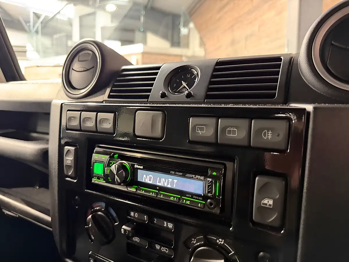 Used 2015 Land Rover Defender Utility Wagon Double Cab White - Interior and Exterior details 15