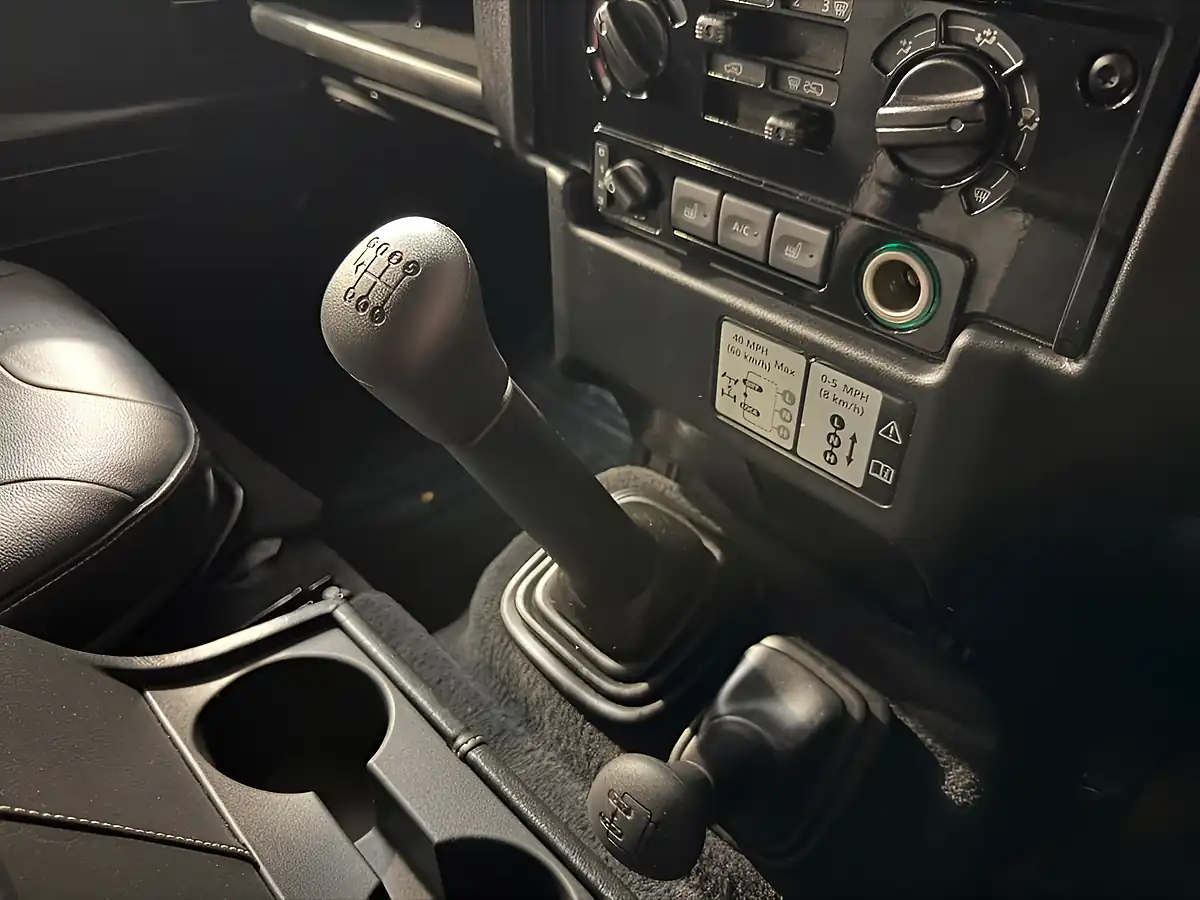 Used 2015 Land Rover Defender Utility Wagon Double Cab White - Interior and Exterior details 17