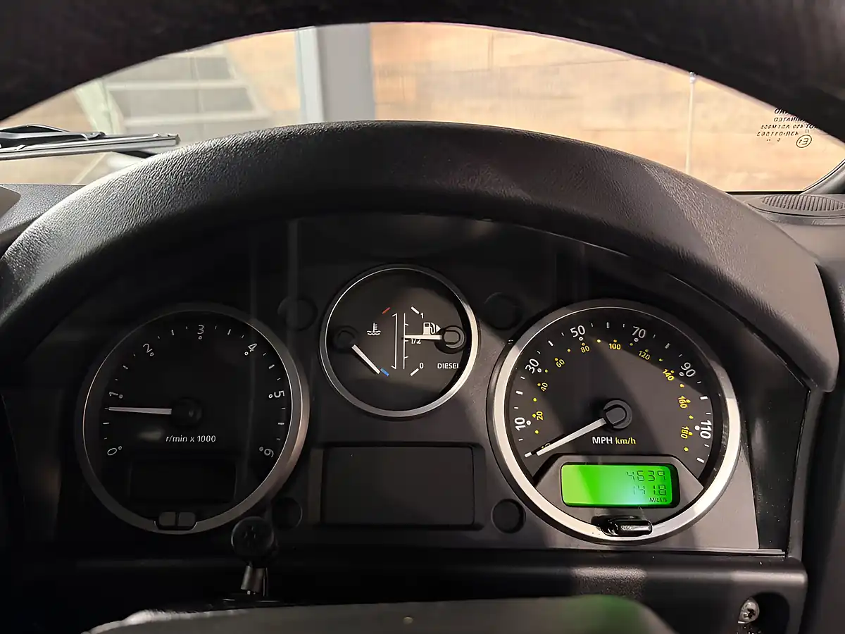 Used 2015 Land Rover Defender Utility Wagon Double Cab White - Interior and Exterior details 18