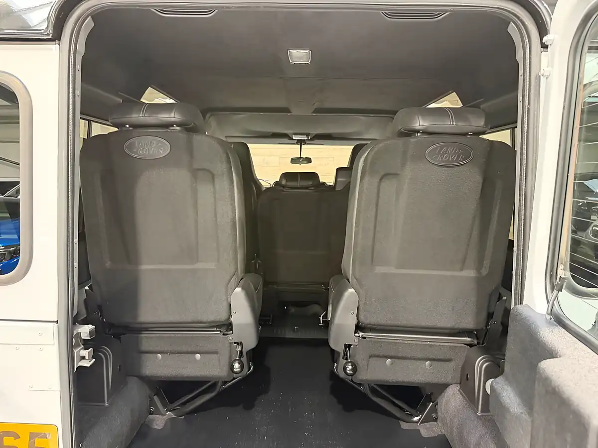 Used 2015 Land Rover Defender Utility Wagon Double Cab White - Interior and Exterior details 20