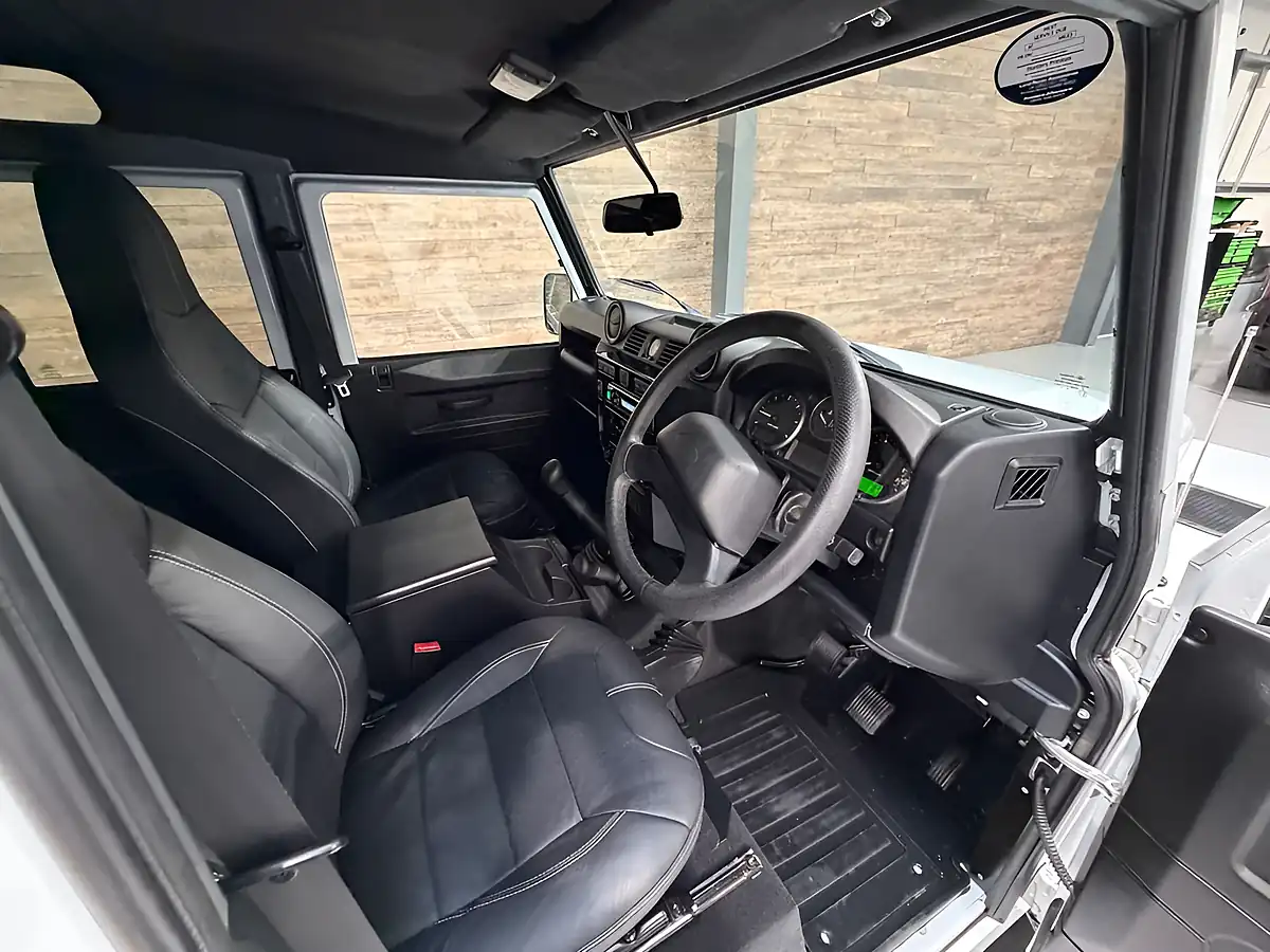 Used 2015 Land Rover Defender Utility Wagon Double Cab White - Interior and Exterior details 7