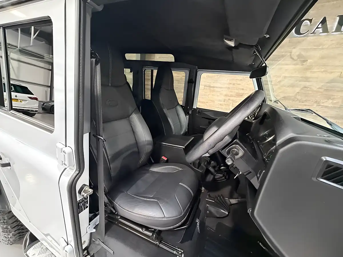 Used 2015 Land Rover Defender Utility Wagon Double Cab White - Interior and Exterior details 8