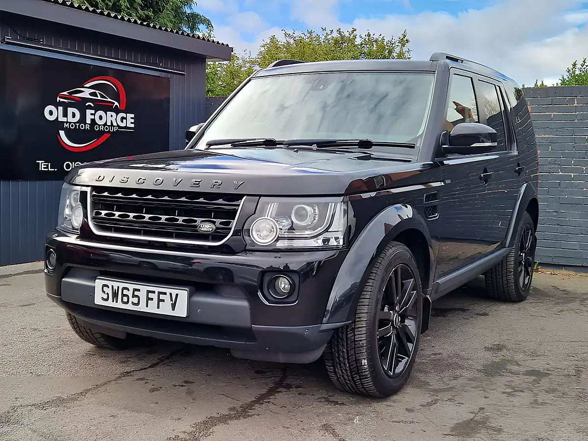 Used 2015 Land Rover Discovery 4 Hse Black - Interior and Exterior details 11
