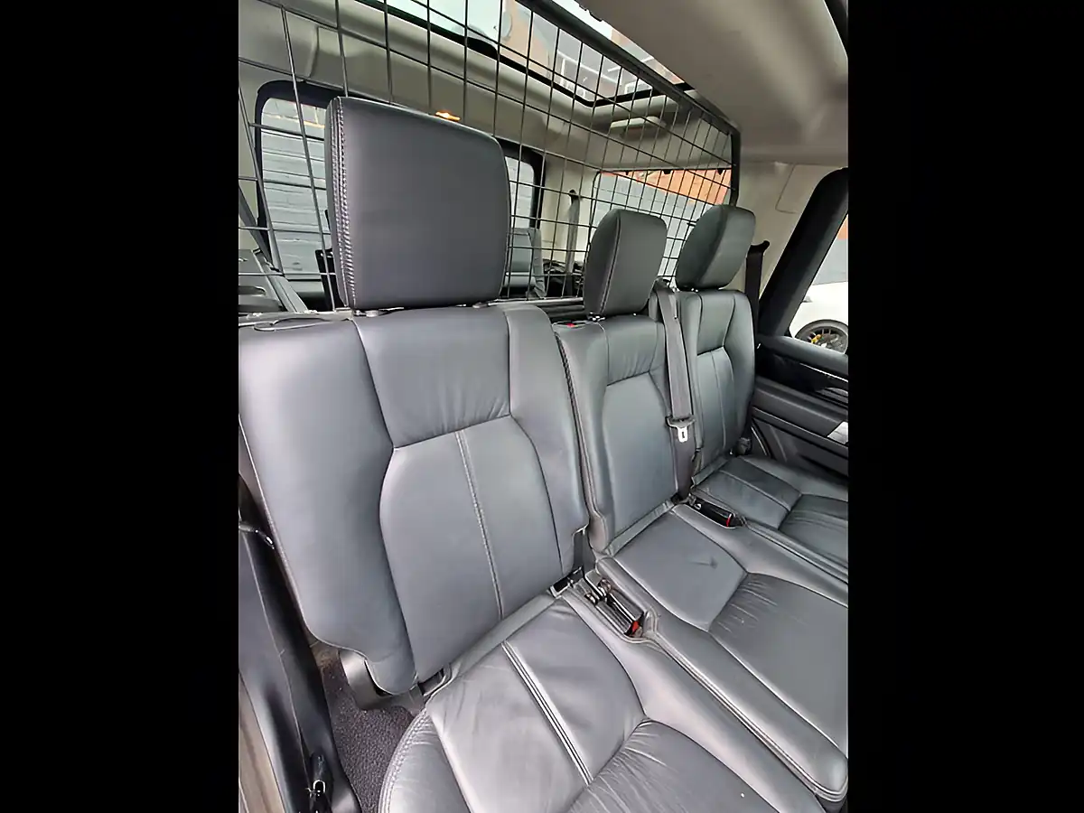 Used 2015 Land Rover Discovery 4 Hse Black - Interior and Exterior details 15