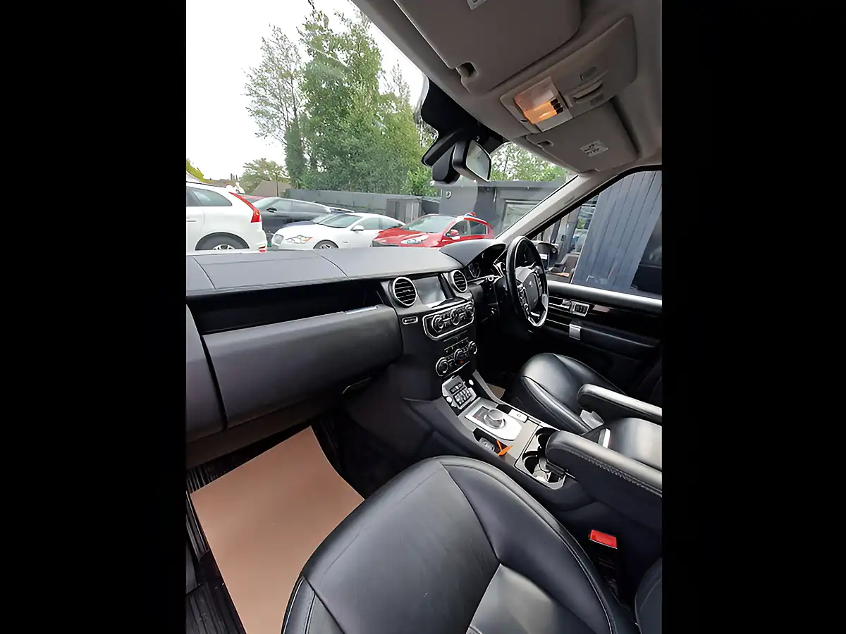 Used 2015 Land Rover Discovery 4 Hse Black - Interior and Exterior details 16