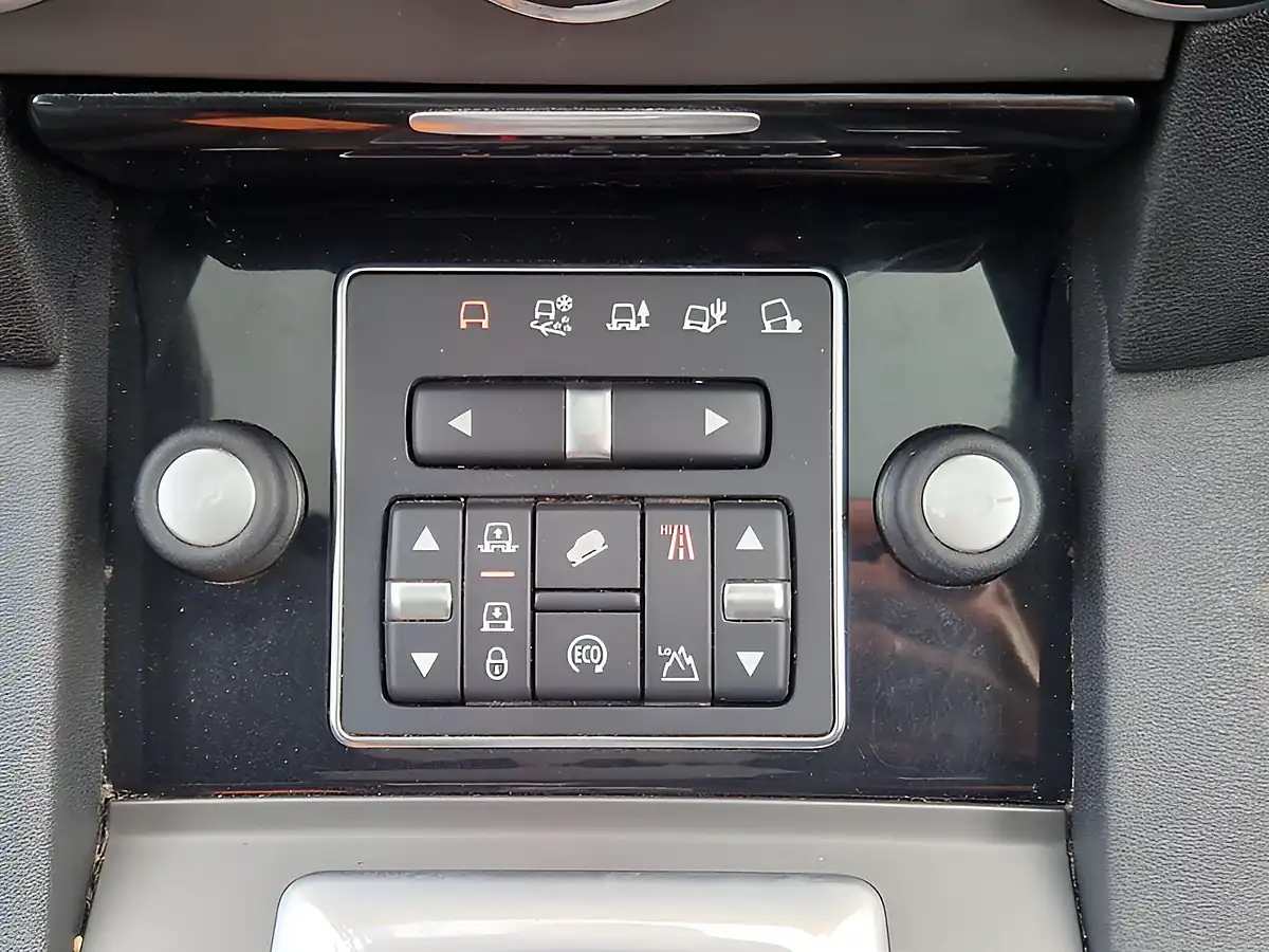 Used 2015 Land Rover Discovery 4 Hse Black - Interior and Exterior details 20