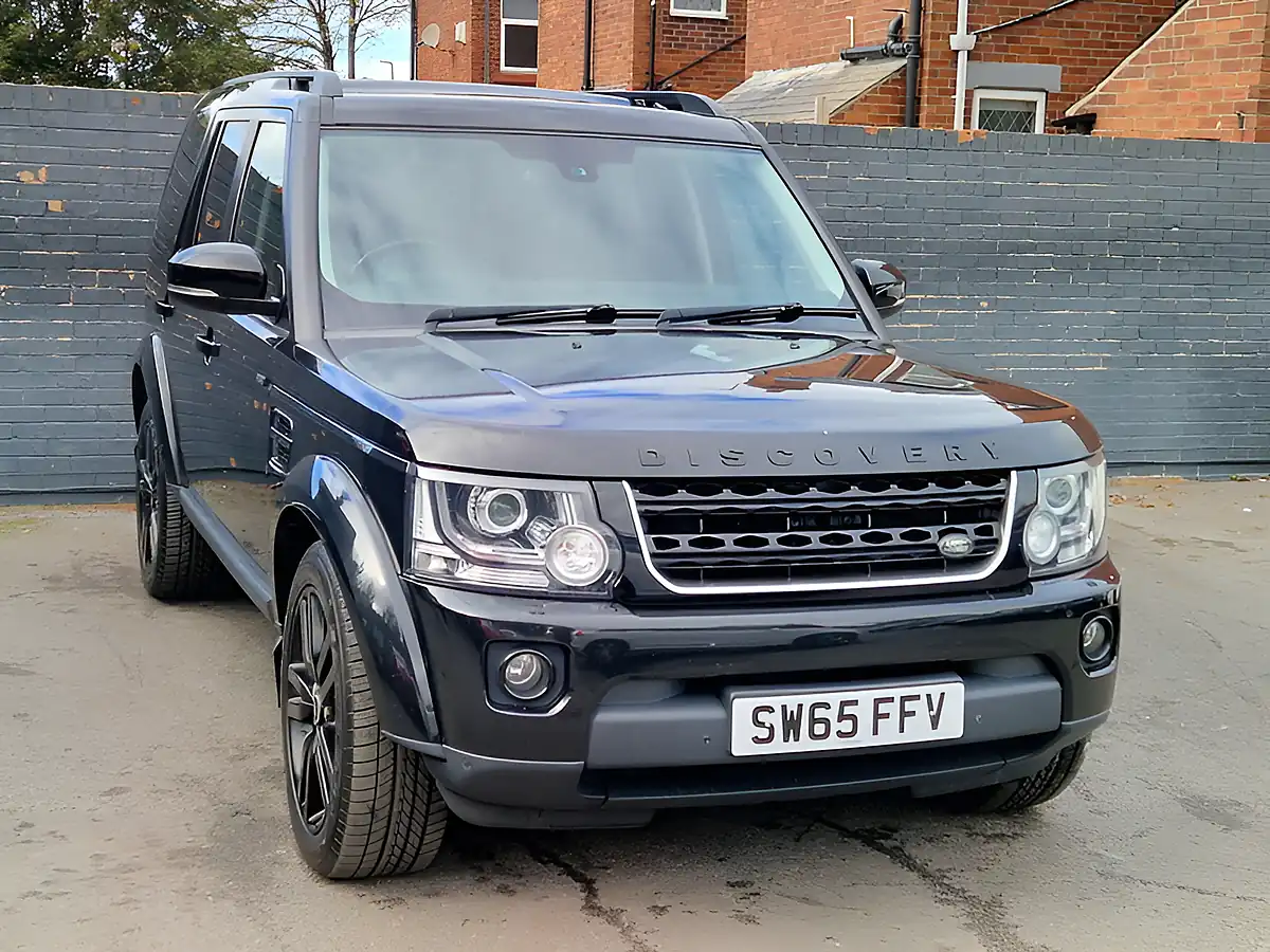 Used 2015 Land Rover Discovery 4 Hse Black - Interior and Exterior details 3