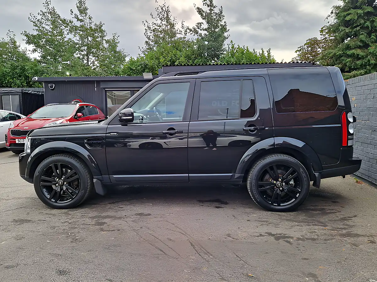 Used 2015 Land Rover Discovery 4 Hse Black - Interior and Exterior details 6
