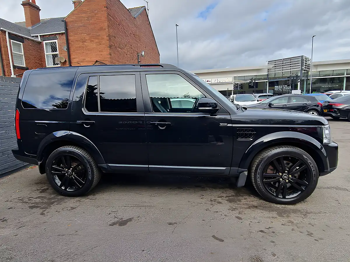 Used 2015 Land Rover Discovery 4 Hse Black - Interior and Exterior details 7