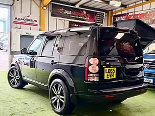 Used 2015 Land Rover Discovery 4 Hse Luxury Black - Interior and Exterior details 13