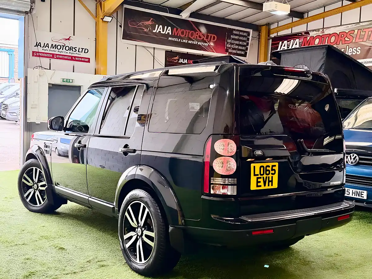 Used 2015 Land Rover Discovery 4 Hse Luxury Black - Interior and Exterior details 13