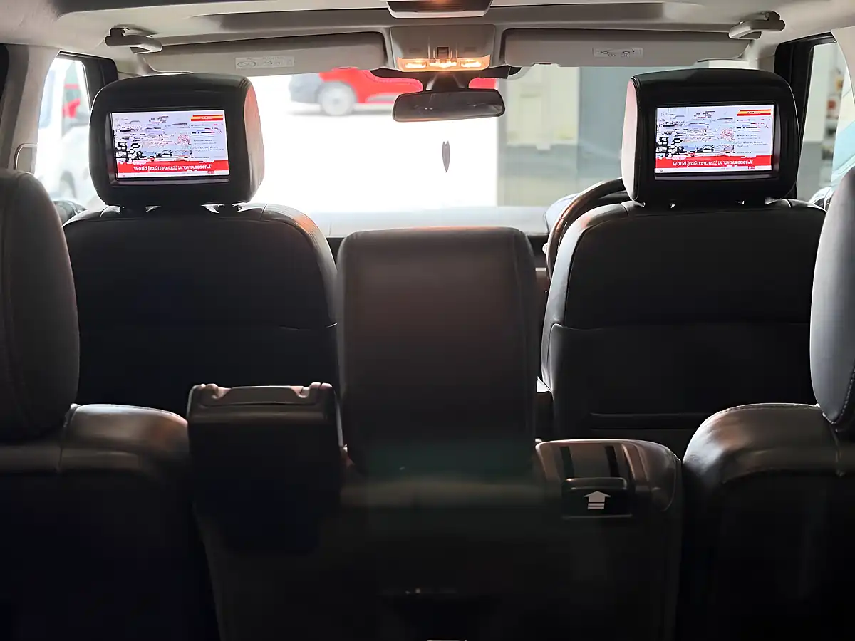 Used 2015 Land Rover Discovery 4 Hse Luxury Black - Interior and Exterior details 14