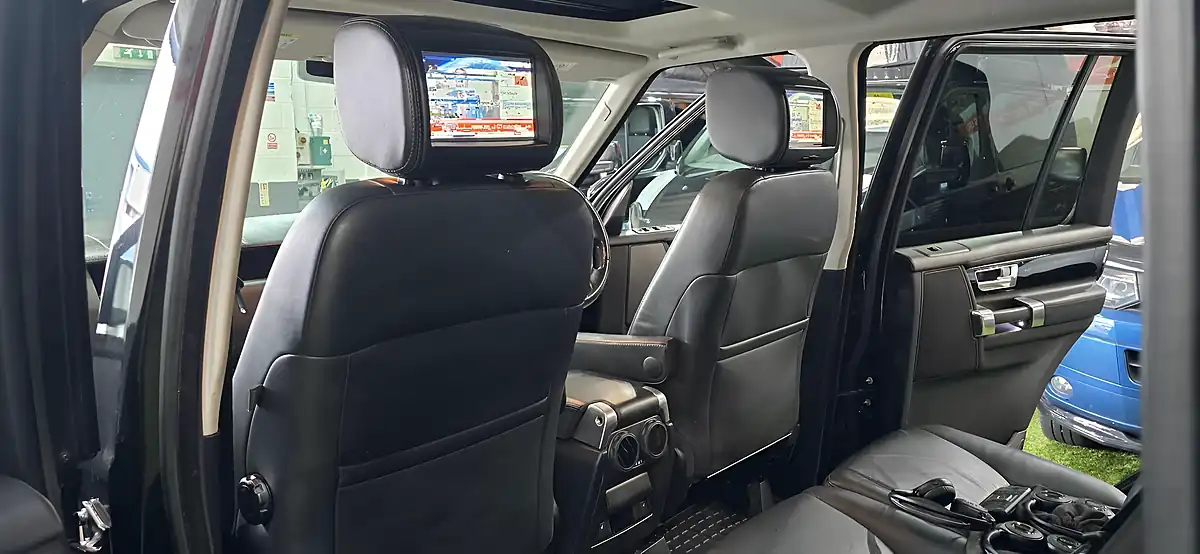 Used 2015 Land Rover Discovery 4 Hse Luxury Black - Interior and Exterior details 16