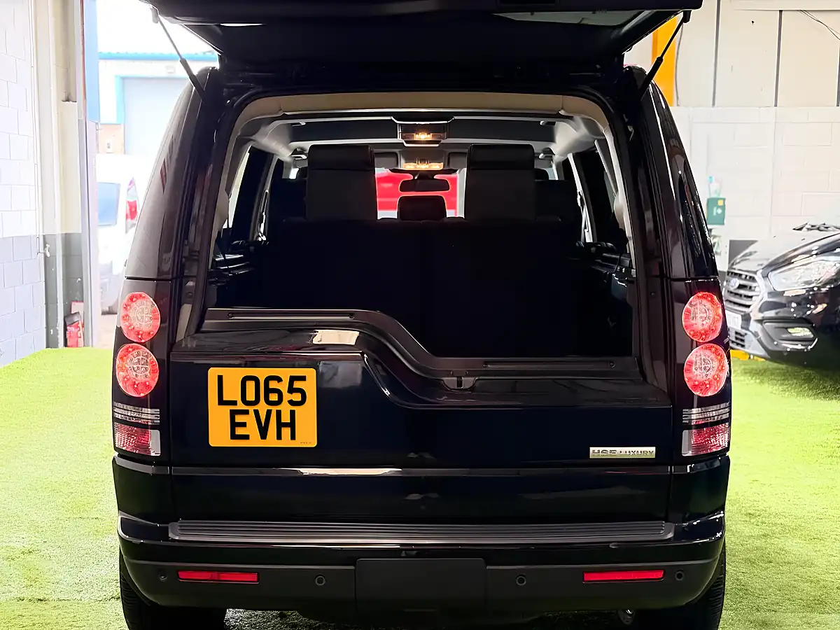 Used 2015 Land Rover Discovery 4 Hse Luxury Black - Interior and Exterior details 3