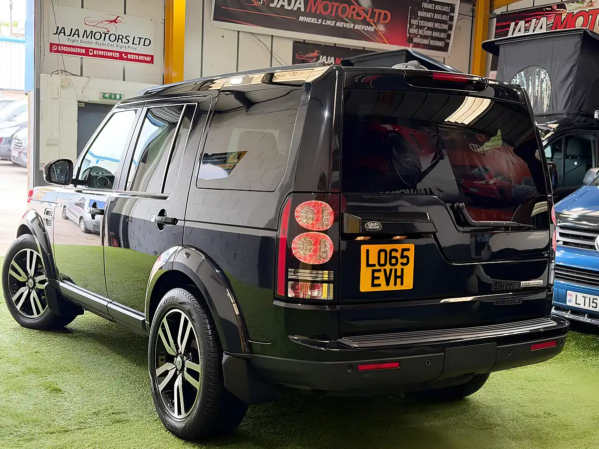 Used 2015 Land Rover Discovery 4 Hse Luxury Black - Interior and Exterior details 5