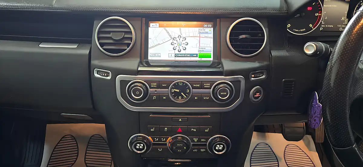 Used 2015 Land Rover Discovery 4 Hse Luxury Black - Interior and Exterior details 7