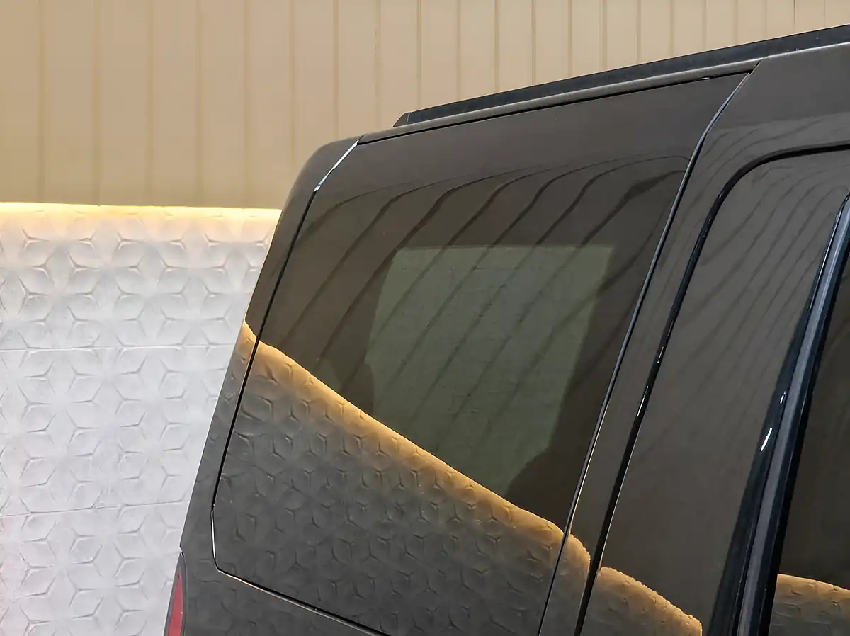 Used 2015 Land Rover Discovery 4 Hse Luxury Santorini Black - Interior and Exterior details 11