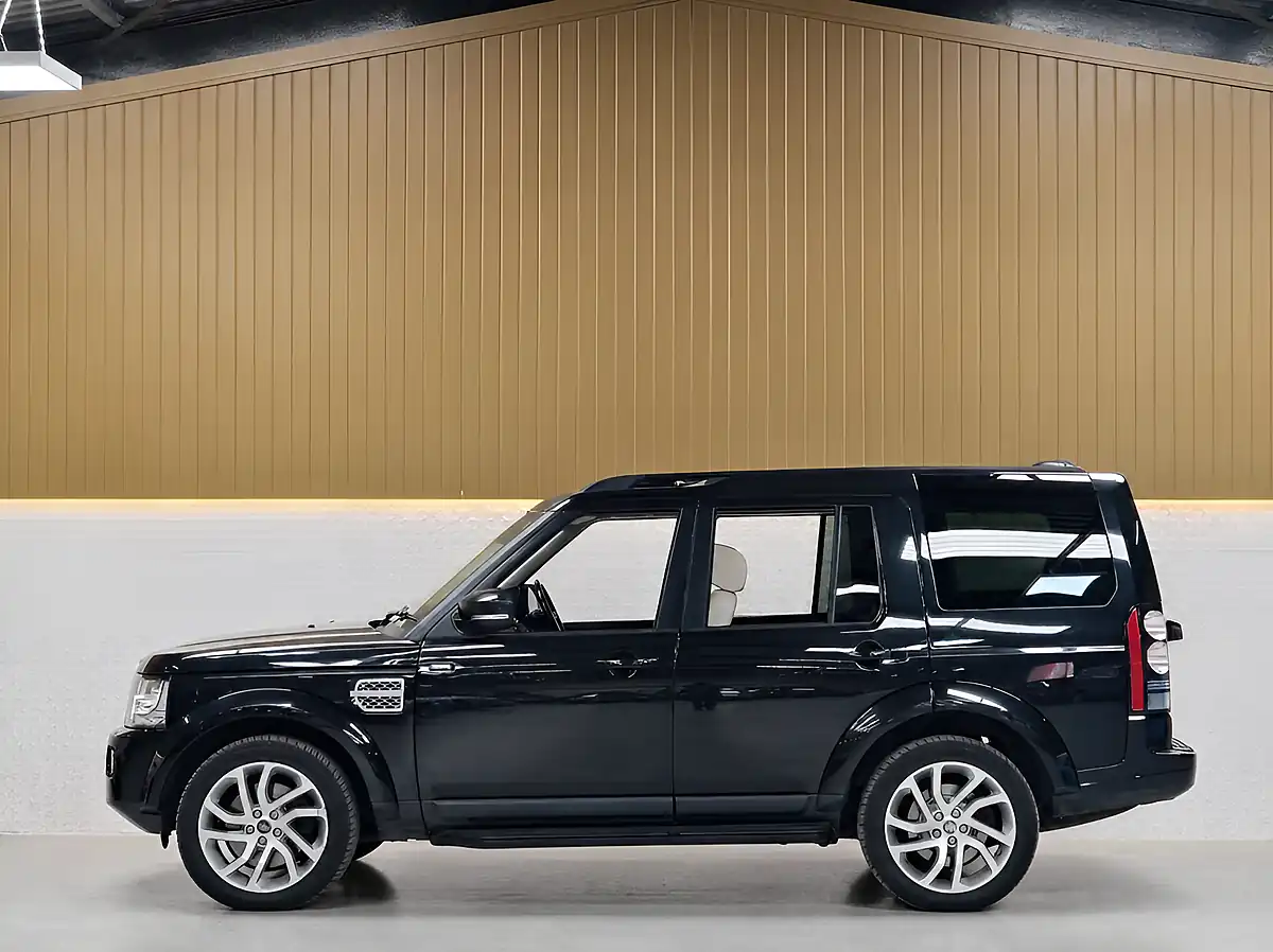 Used 2015 Land Rover Discovery 4 Hse Luxury Santorini Black - Interior and Exterior details 6