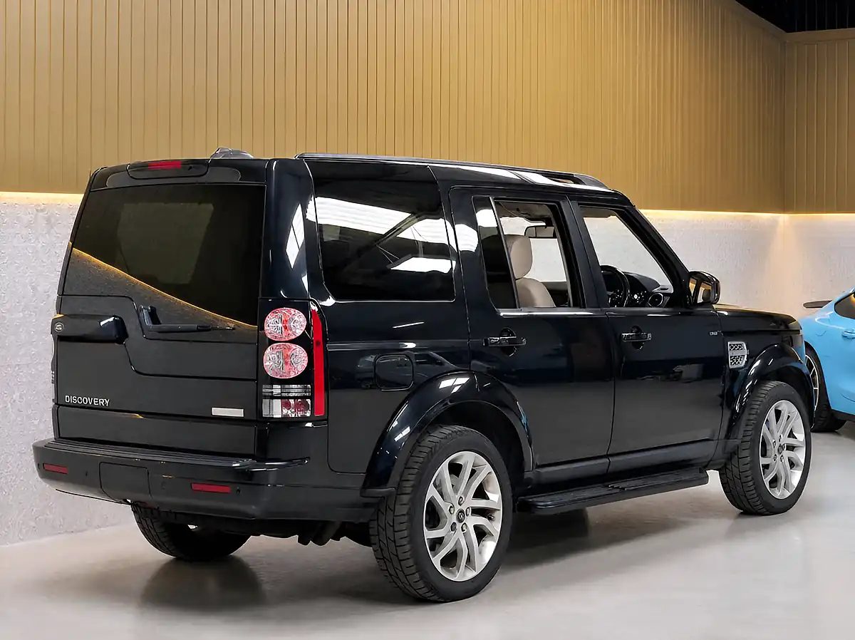 Used 2015 Land Rover Discovery 4 Hse Luxury Santorini Black - Interior and Exterior details 9