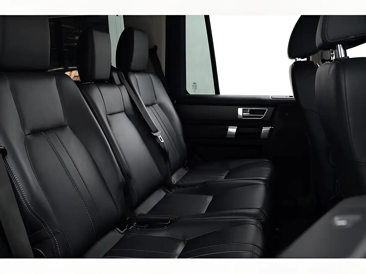 Used 2015 Land Rover Discovery 4 Se Tech Grey - Interior and Exterior details 11