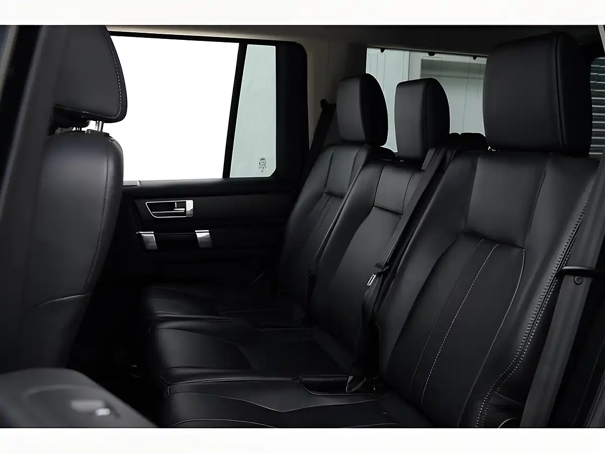 Used 2015 Land Rover Discovery 4 Se Tech Grey - Interior and Exterior details 12