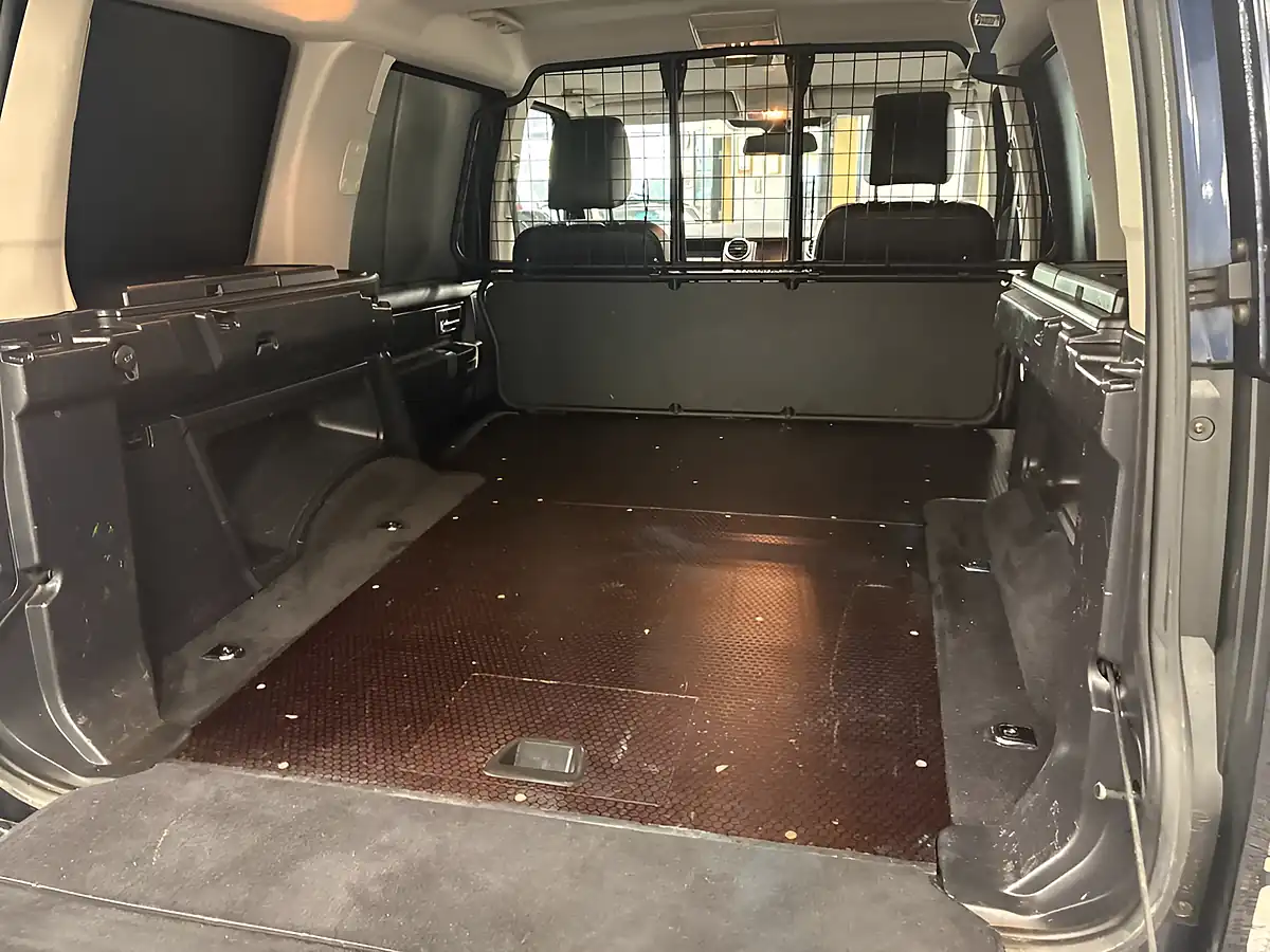 Used 2015 Land Rover Discovery 4 Xs Blue - Interior and Exterior details 16