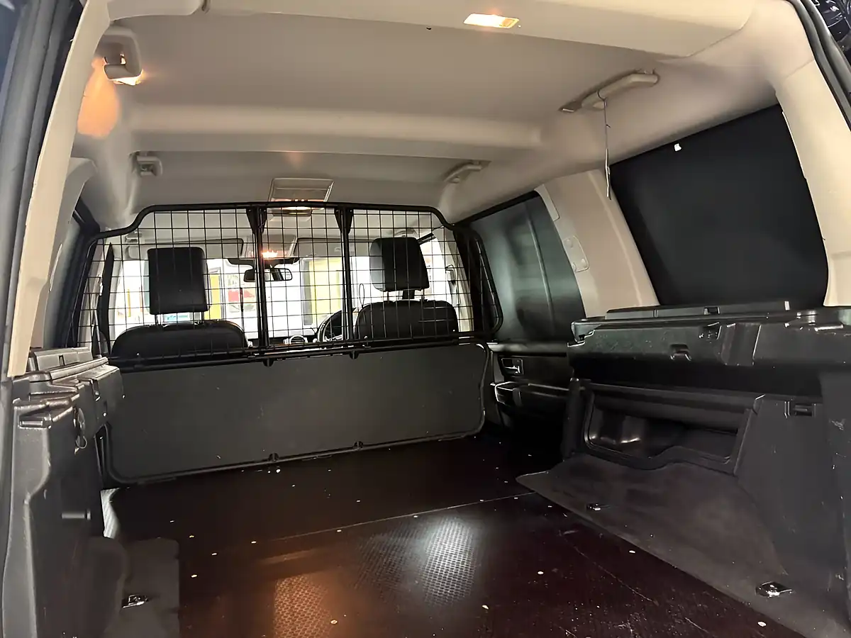 Used 2015 Land Rover Discovery 4 Xs Blue - Interior and Exterior details 17