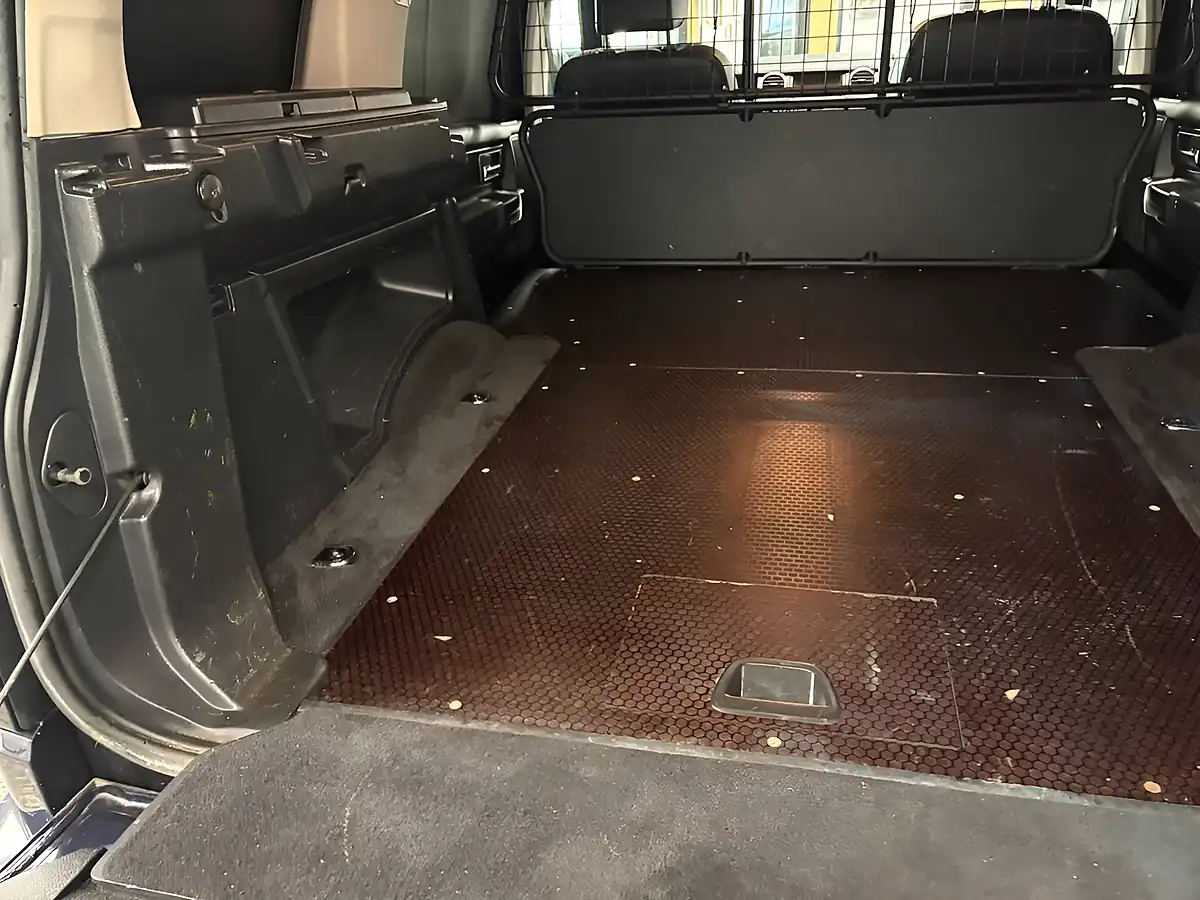 Used 2015 Land Rover Discovery 4 Xs Blue - Interior and Exterior details 19