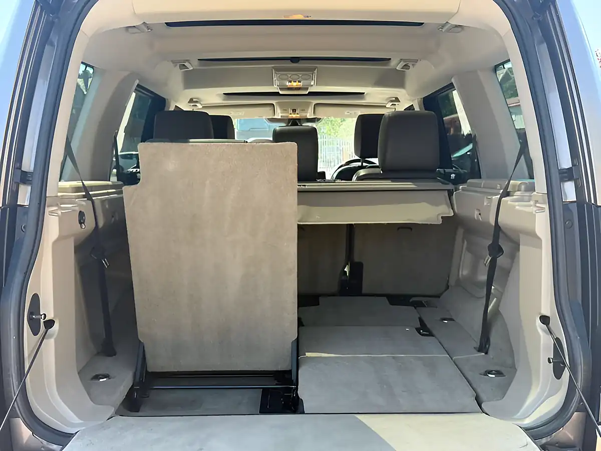 Used 2015 Land Rover Discovery Hse Kaikoura Stone - Interior and Exterior details 12