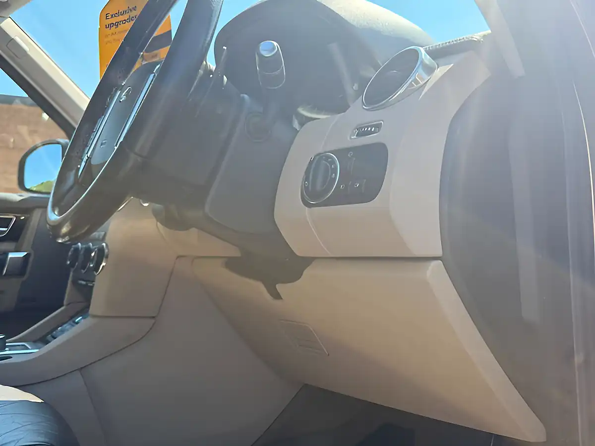 Used 2015 Land Rover Discovery Hse Kaikoura Stone - Interior and Exterior details 15
