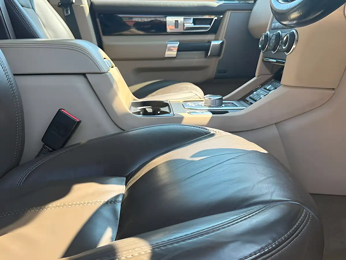 Used 2015 Land Rover Discovery Hse Kaikoura Stone - Interior and Exterior details 17