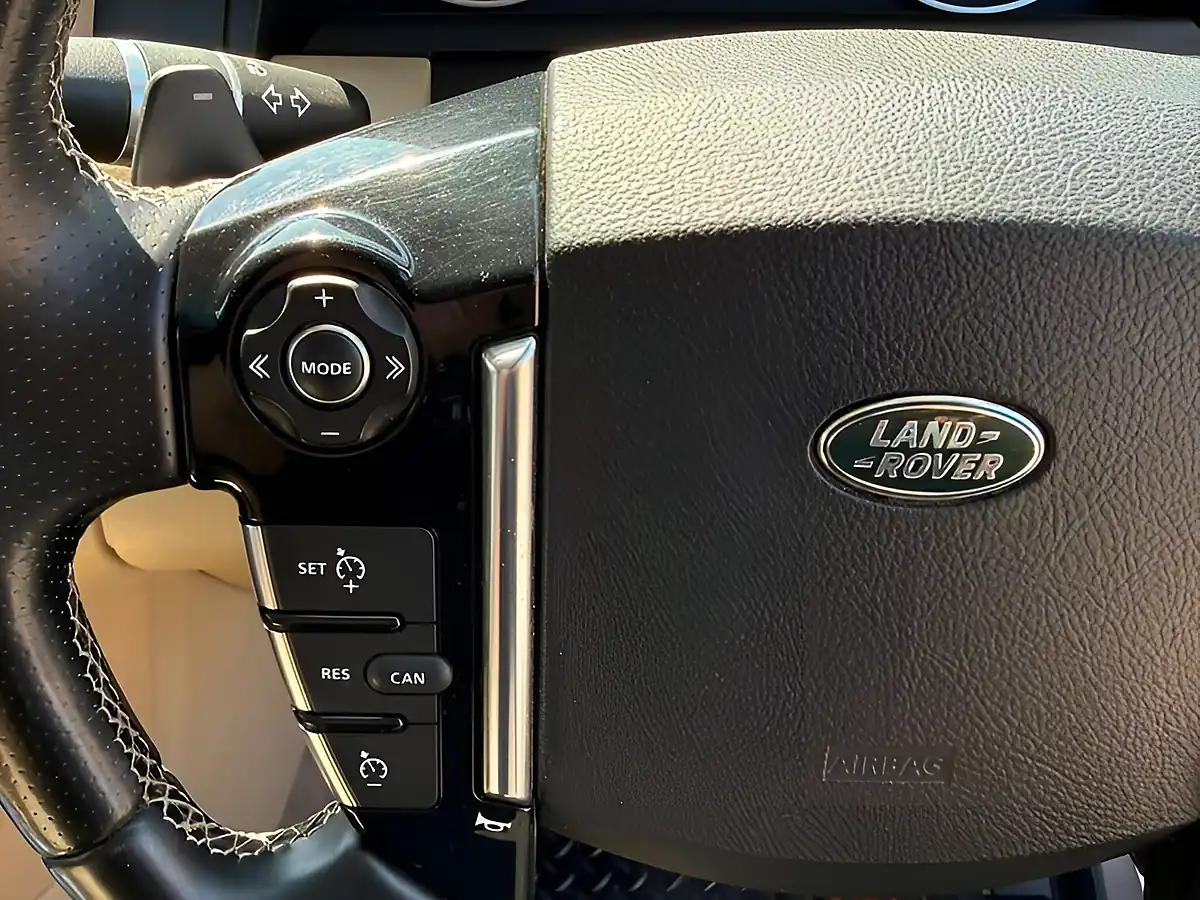 Used 2015 Land Rover Discovery Hse Kaikoura Stone - Interior and Exterior details 19